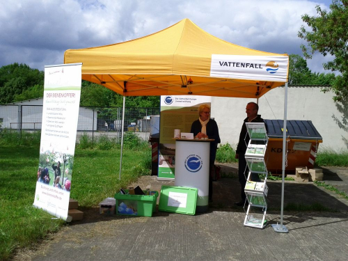 berlin summt infostand beate maertin juergen krause c inga drossart