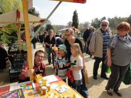 uwe marth burts bees staudenmarkt berlin ©hoelzer.JPG